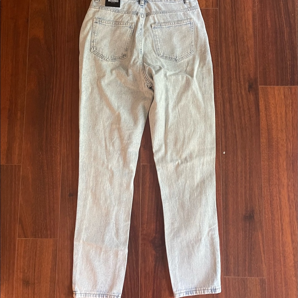 Missguided Ripped Jeans - Picture 2 of 6